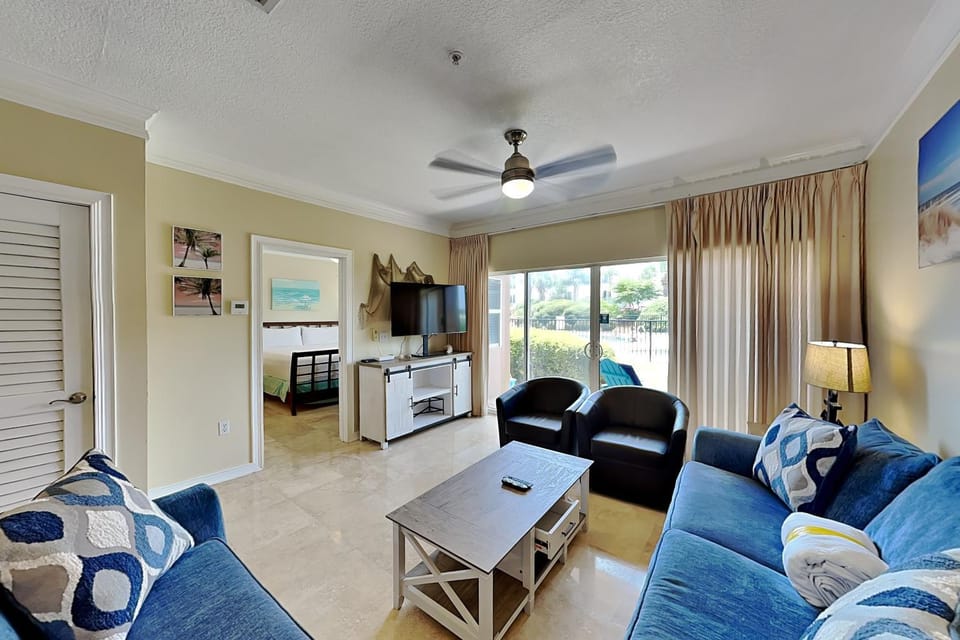 TV and multimedia, Balcony/Terrace, Living room, Seating area, Bedroom, furniture