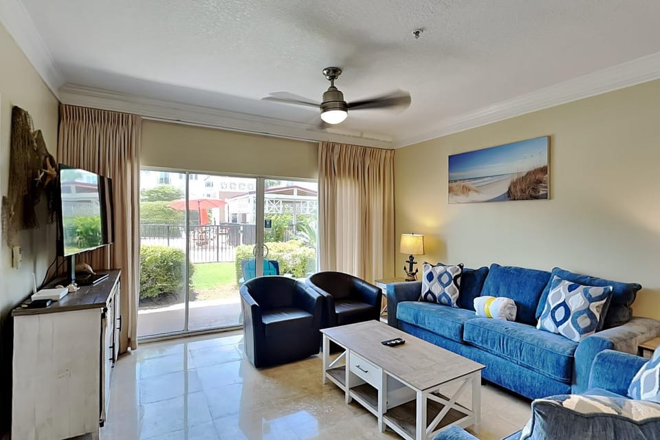 Garden, TV and multimedia, Living room, Seating area, furniture