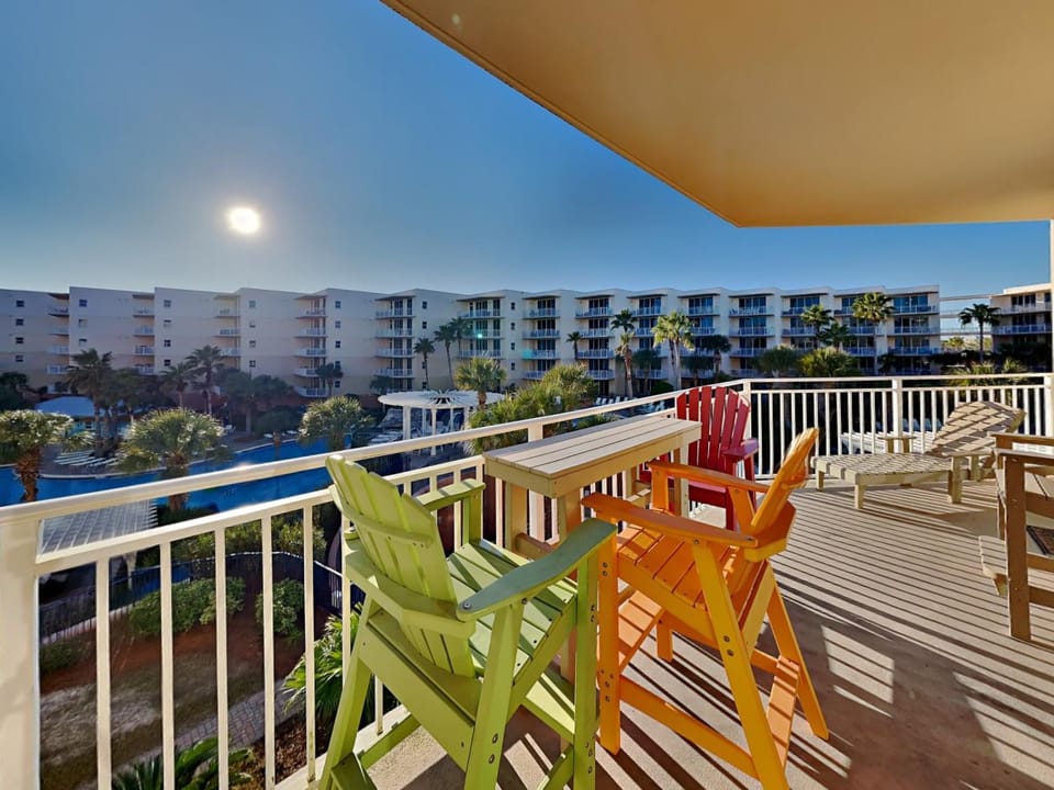 Property building, View (from property/room), Balcony/Terrace, Seating area