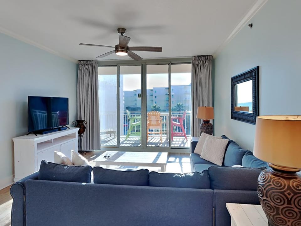 TV and multimedia, Balcony/Terrace, Living room, Seating area, furniture