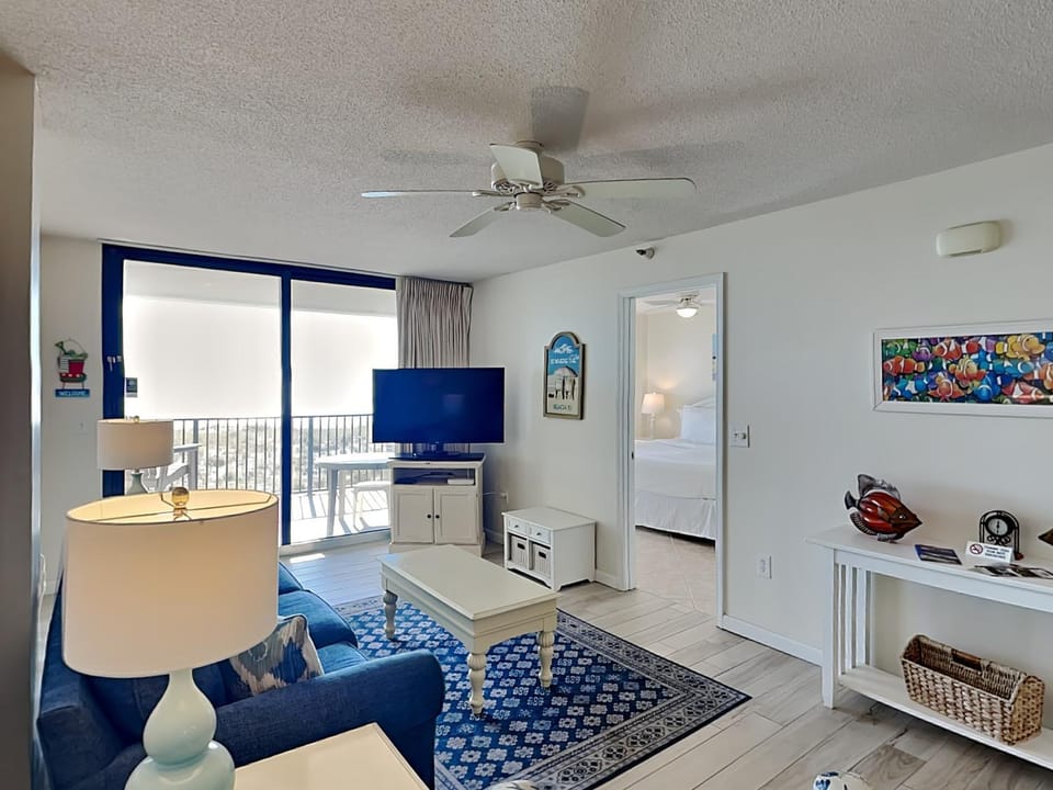 TV and multimedia, Balcony/Terrace, Living room, Seating area, Bedroom, furniture