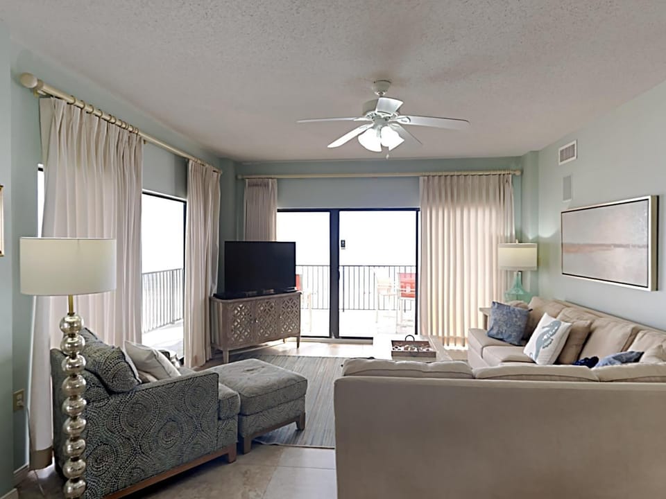 TV and multimedia, Balcony/Terrace, Living room, Seating area, Sea view, furniture