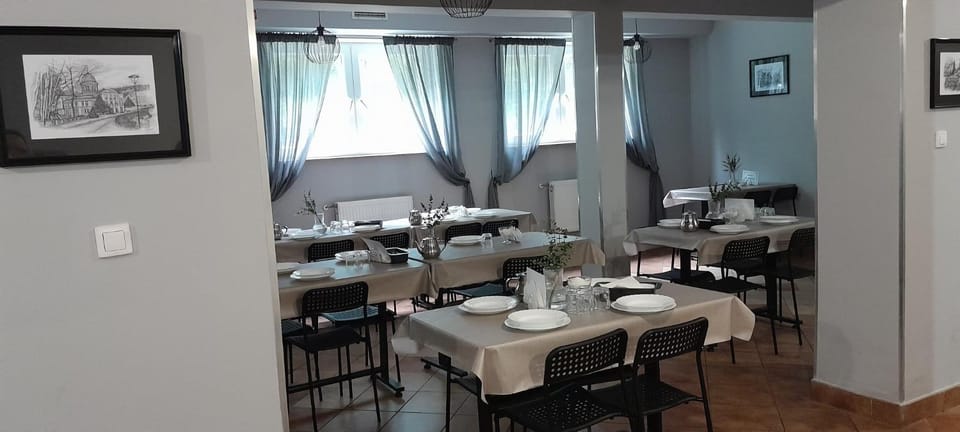 Food and drinks, Dining area, Food