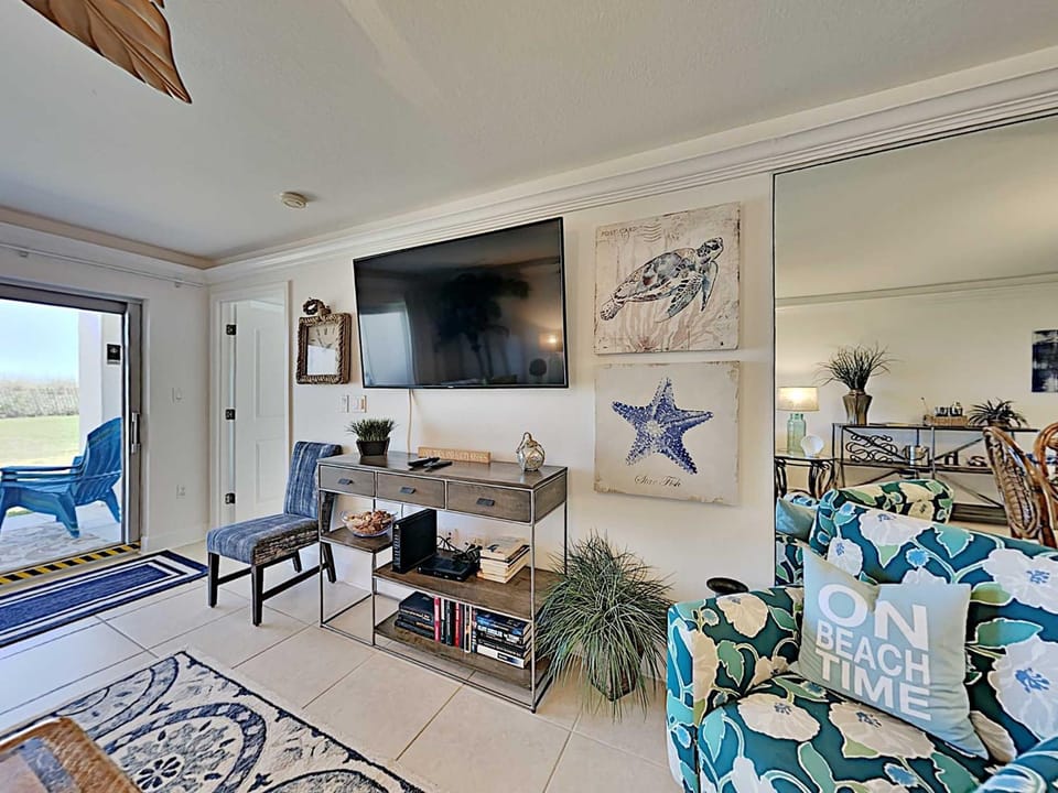 Patio, TV and multimedia, Living room, Seating area, furniture
