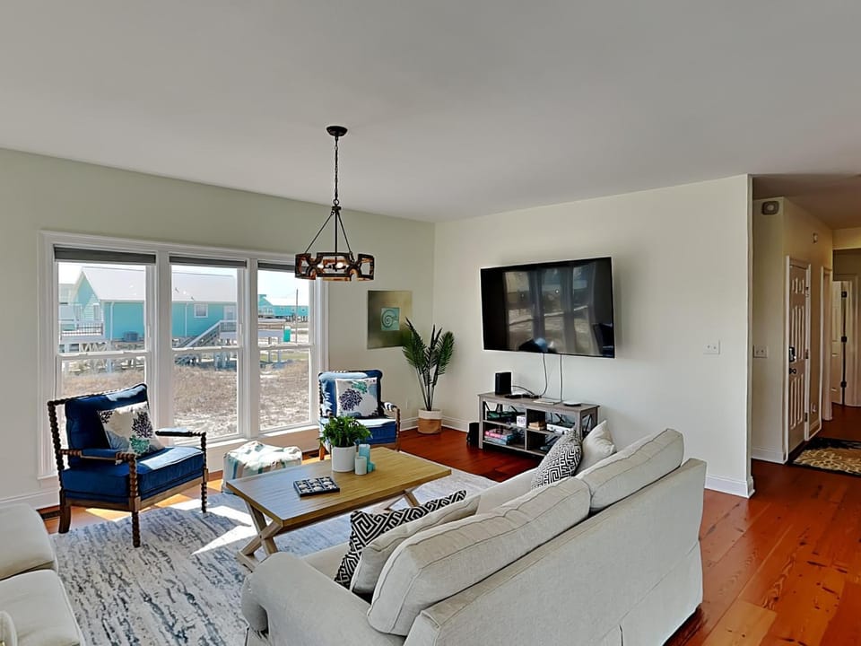 TV and multimedia, Living room, Seating area, Sea view, furniture