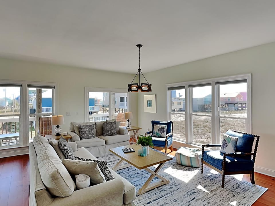 Neighbourhood, TV and multimedia, Living room, Seating area, furniture