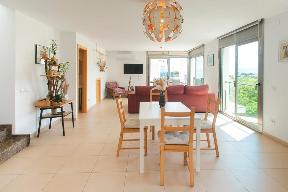 Living room, Dining area