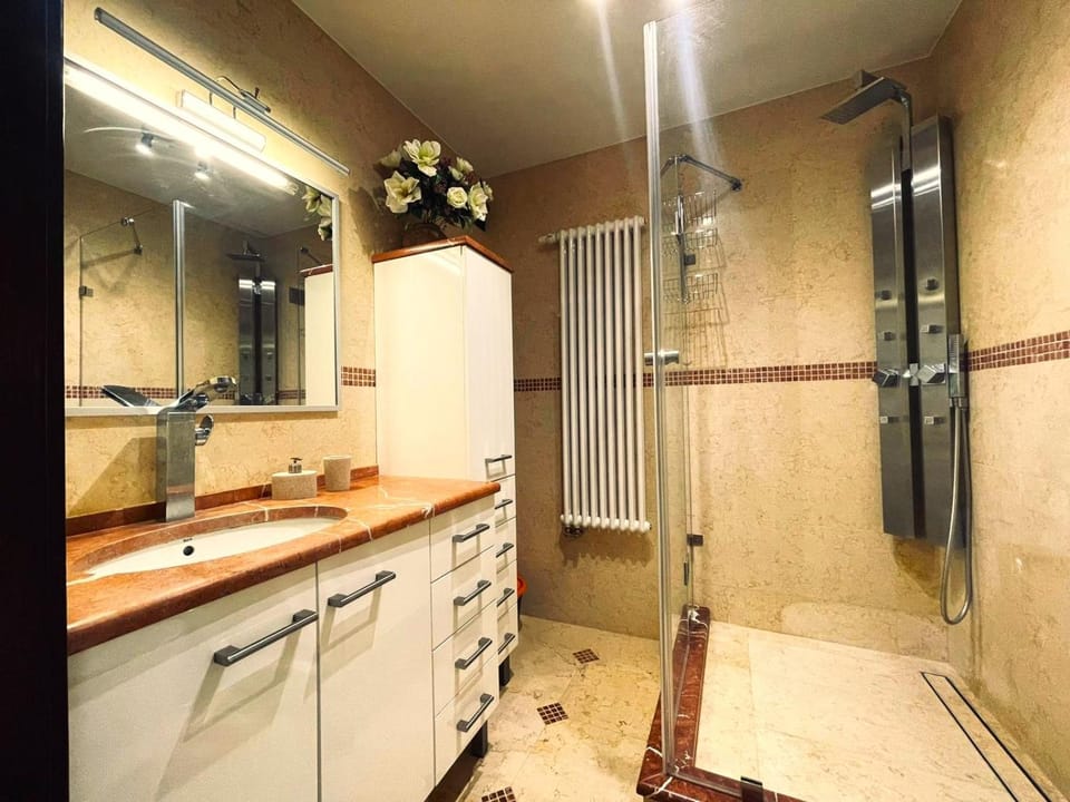 Shower, Bathroom