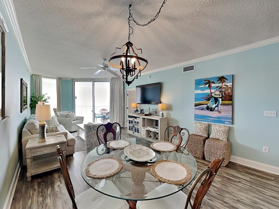 TV and multimedia, Balcony/Terrace, Living room, Seating area, Dining area, furniture