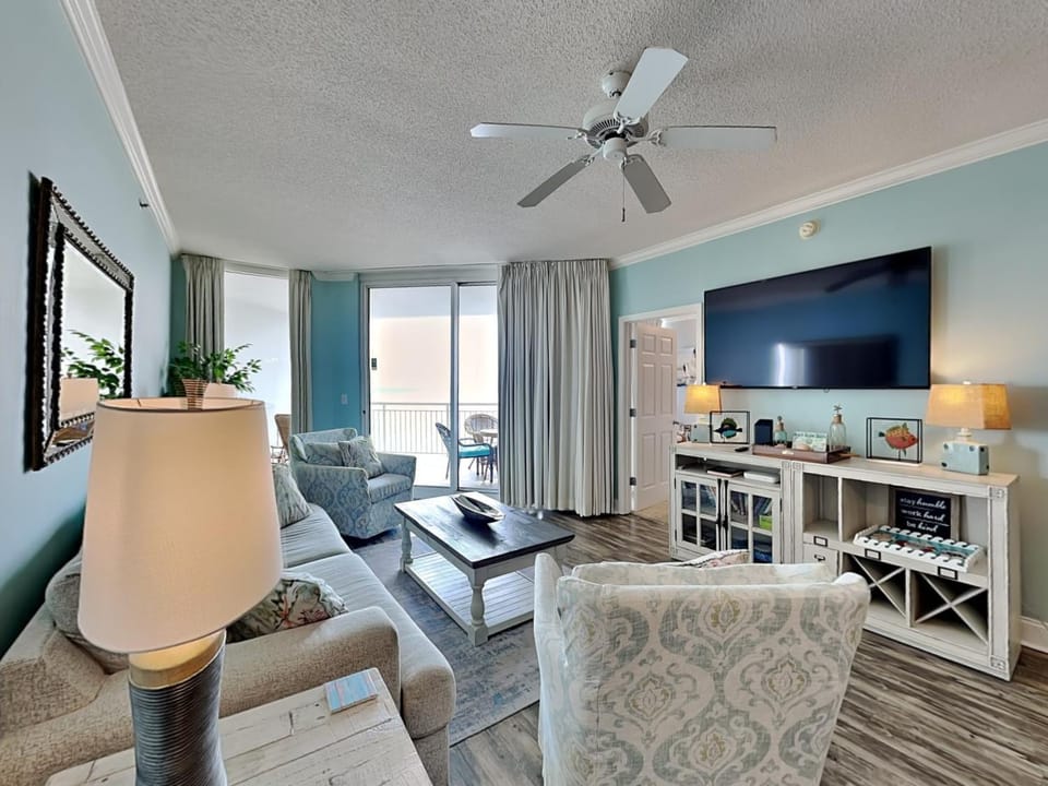 TV and multimedia, Balcony/Terrace, Living room, Seating area, furniture