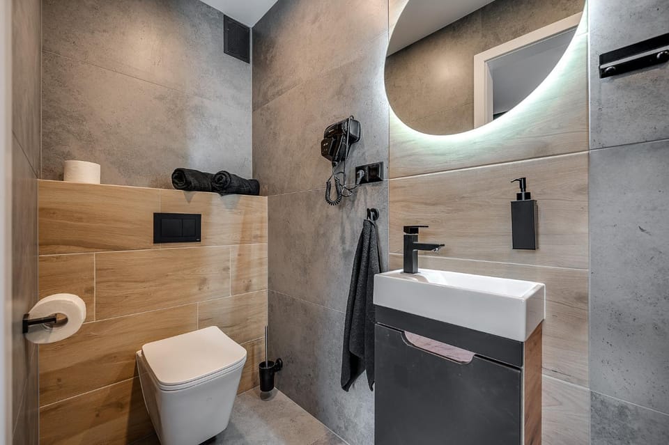 Toilet, Bathroom, towels