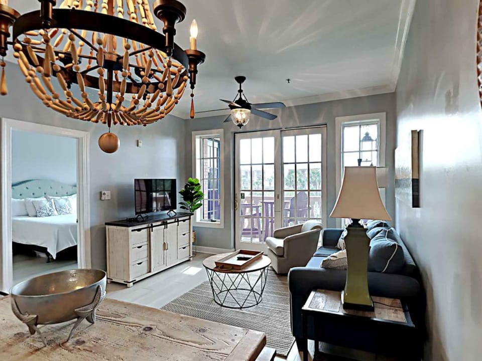 Bed, TV and multimedia, Balcony/Terrace, Living room, Seating area, Bedroom, furniture