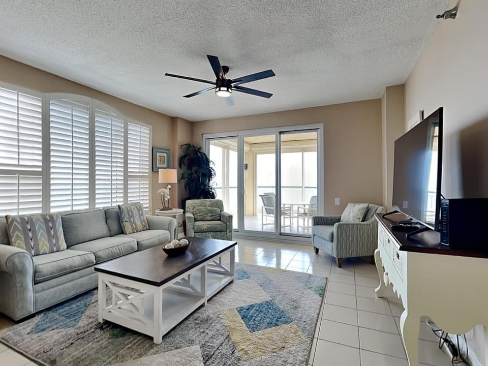 TV and multimedia, Balcony/Terrace, Living room, Seating area, furniture