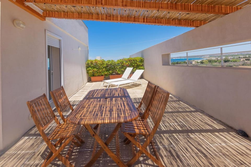 Property building, Balcony/Terrace, Living room