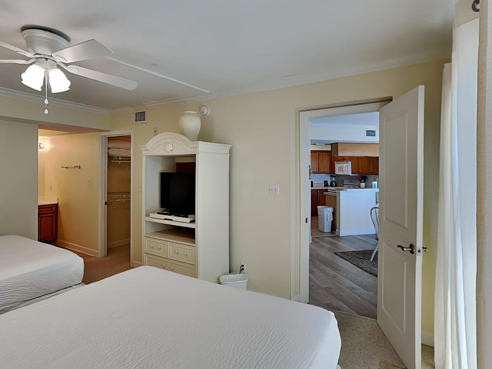 Bed, TV and multimedia, Kitchen or kitchenette, Bedroom, furniture