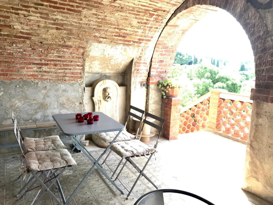 Studio de charme avec grande terrasse vue mer Apartment in French Riviera