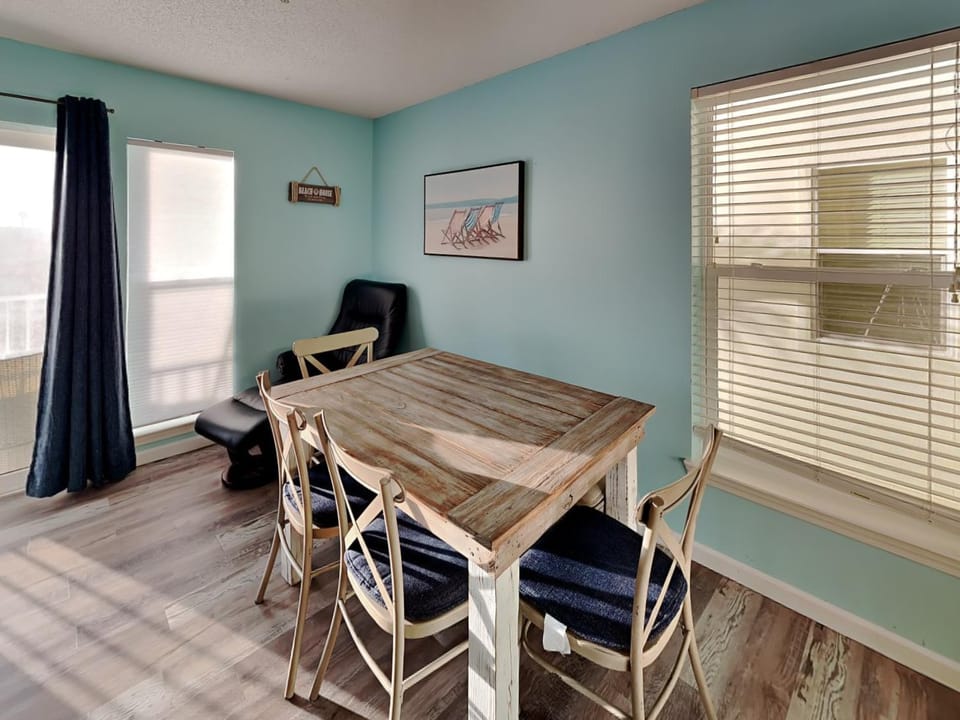 Seating area, Dining area, furniture