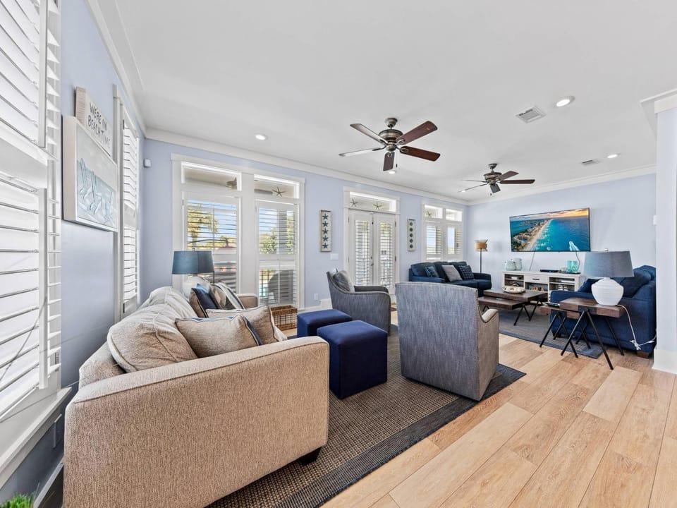 TV and multimedia, Living room, Seating area, furniture