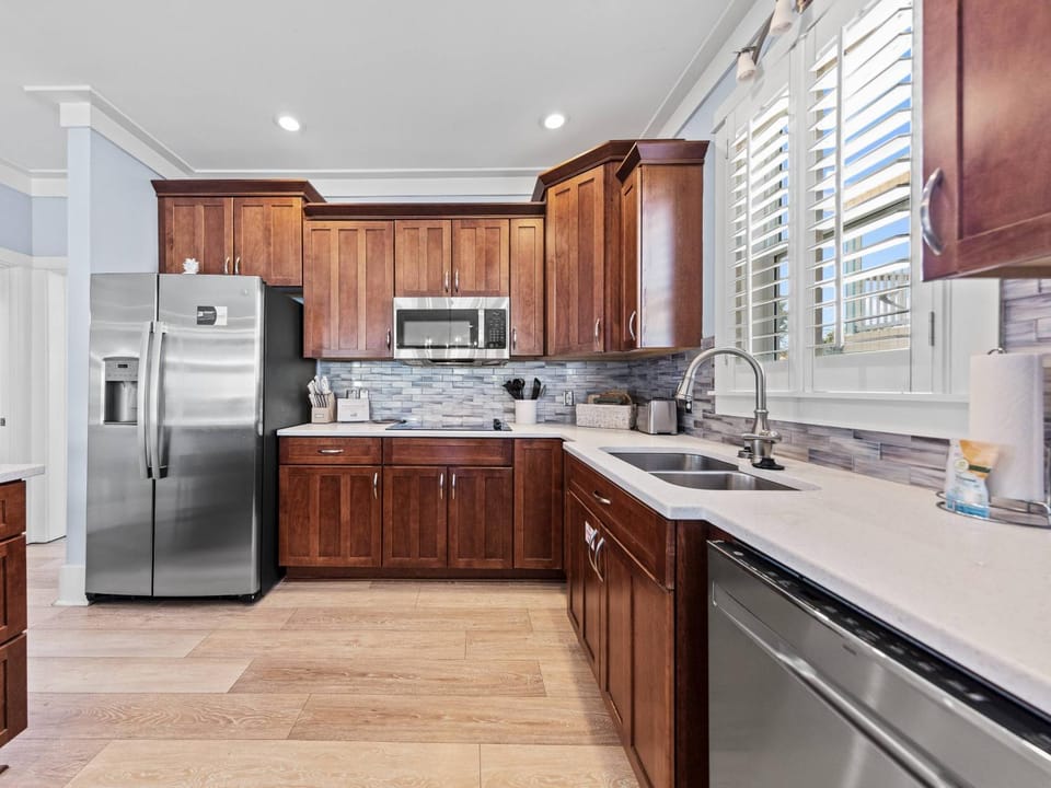 Kitchen or kitchenette, dishwasher, microwave, kitchen