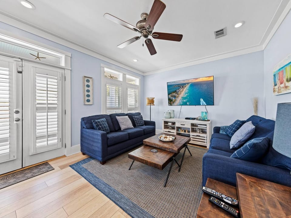 TV and multimedia, Living room, Seating area, furniture