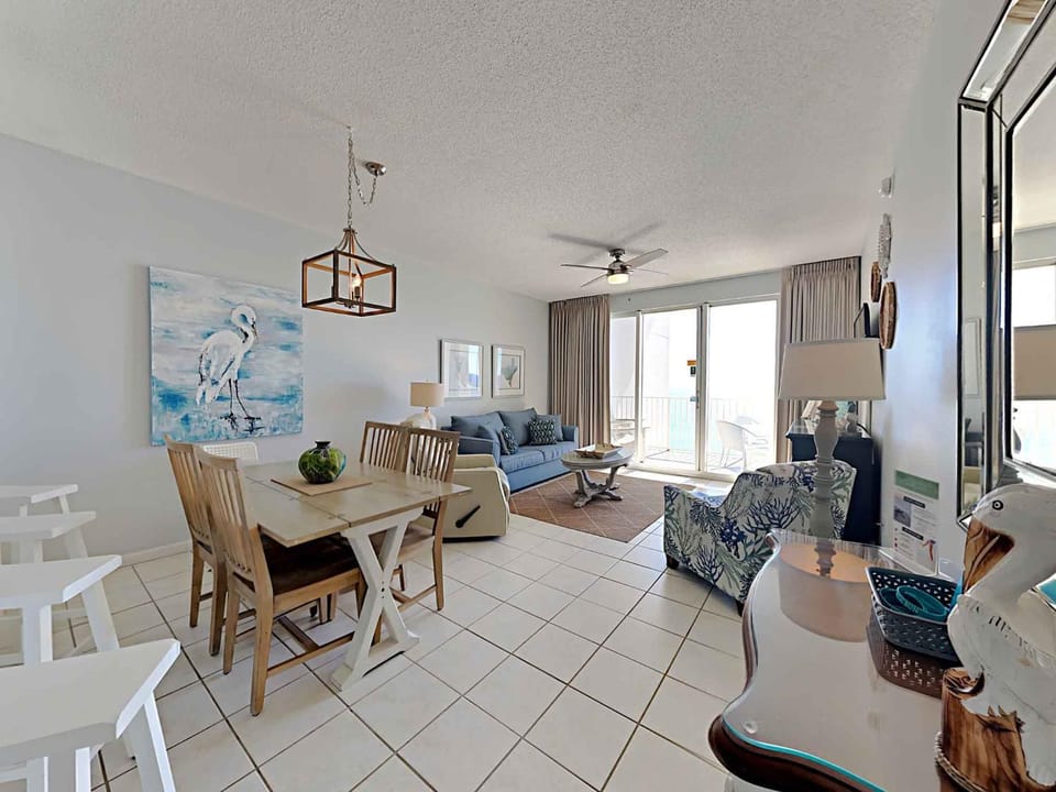 Balcony/Terrace, Living room, Seating area, Dining area, furniture