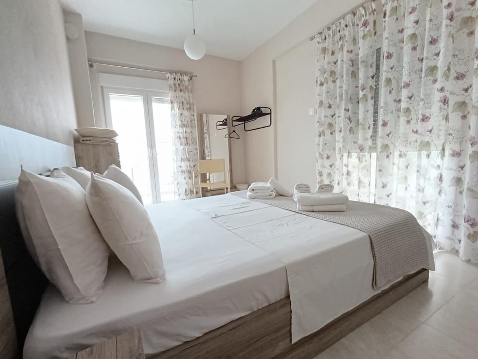 Breeze - Cozy Beachfront Lux Apartment - Listen Piano & the waves House in Halkidiki