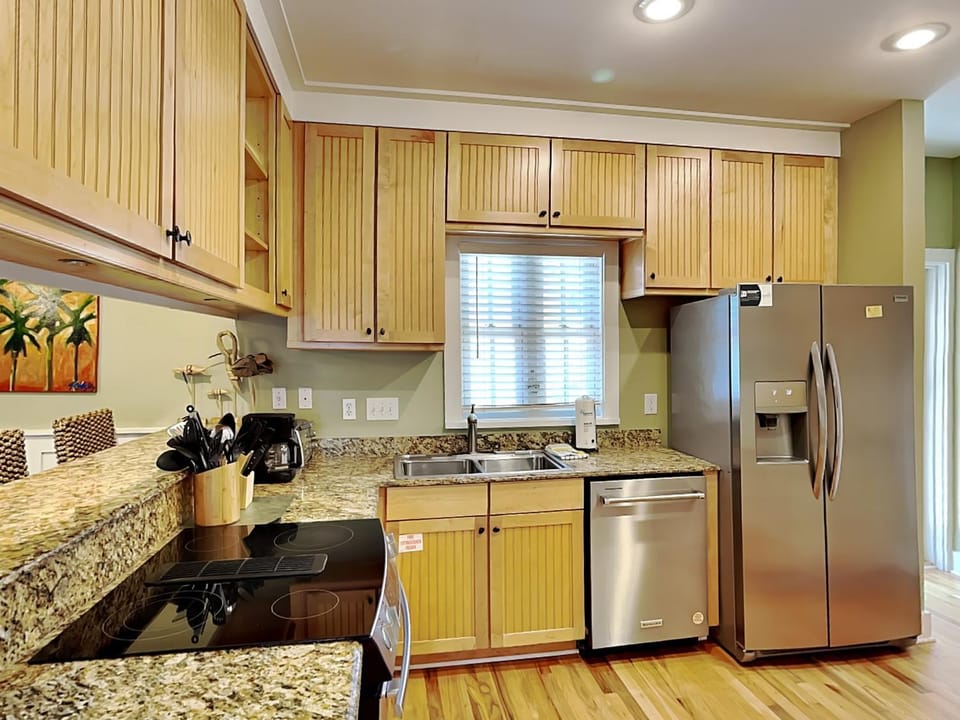 Kitchen or kitchenette, dishwasher, stove