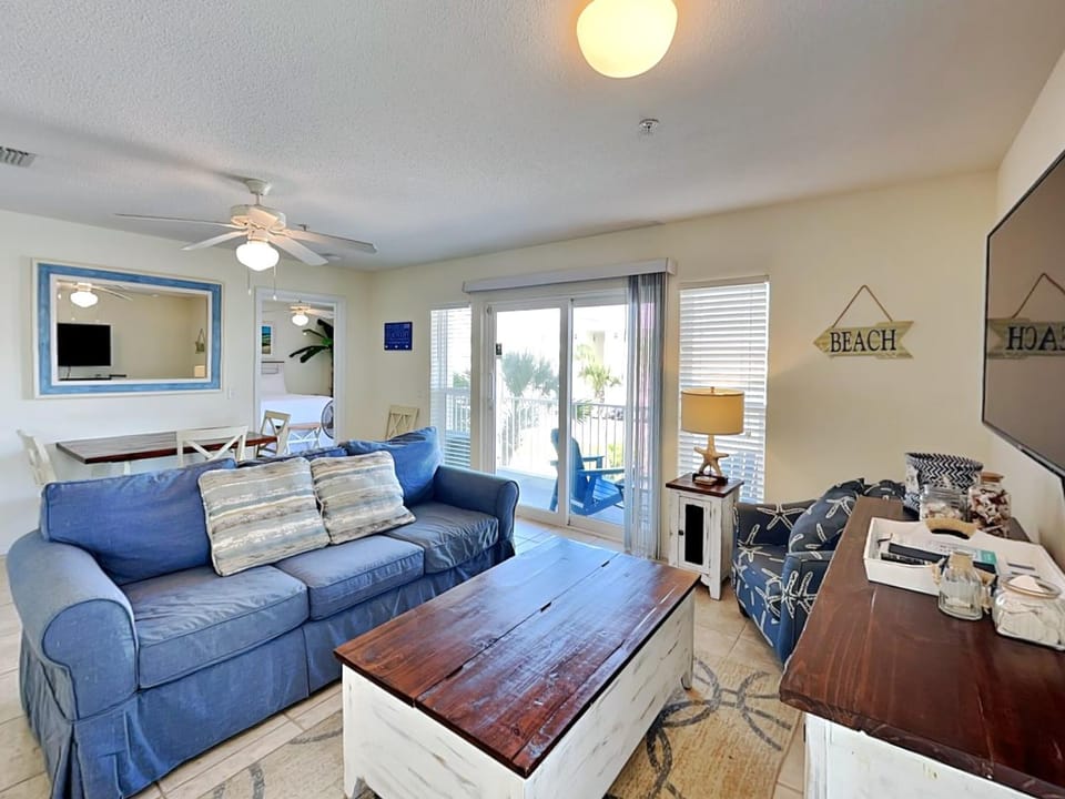 Balcony/Terrace, Living room, Seating area, furniture