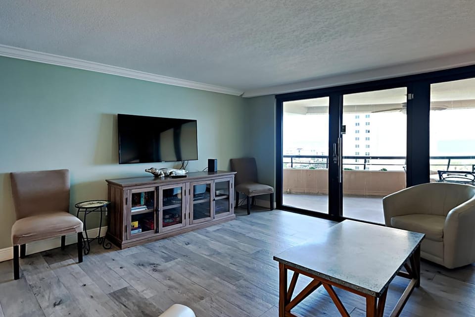 TV and multimedia, Balcony/Terrace, Living room, Seating area, furniture