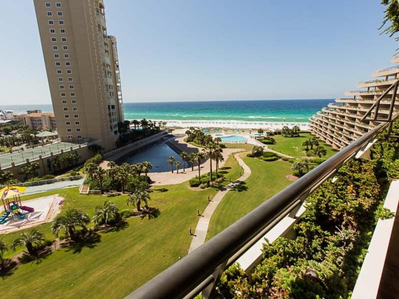 Property building, Garden, Balcony/Terrace, Beach, Pool view, Sea view, Swimming pool