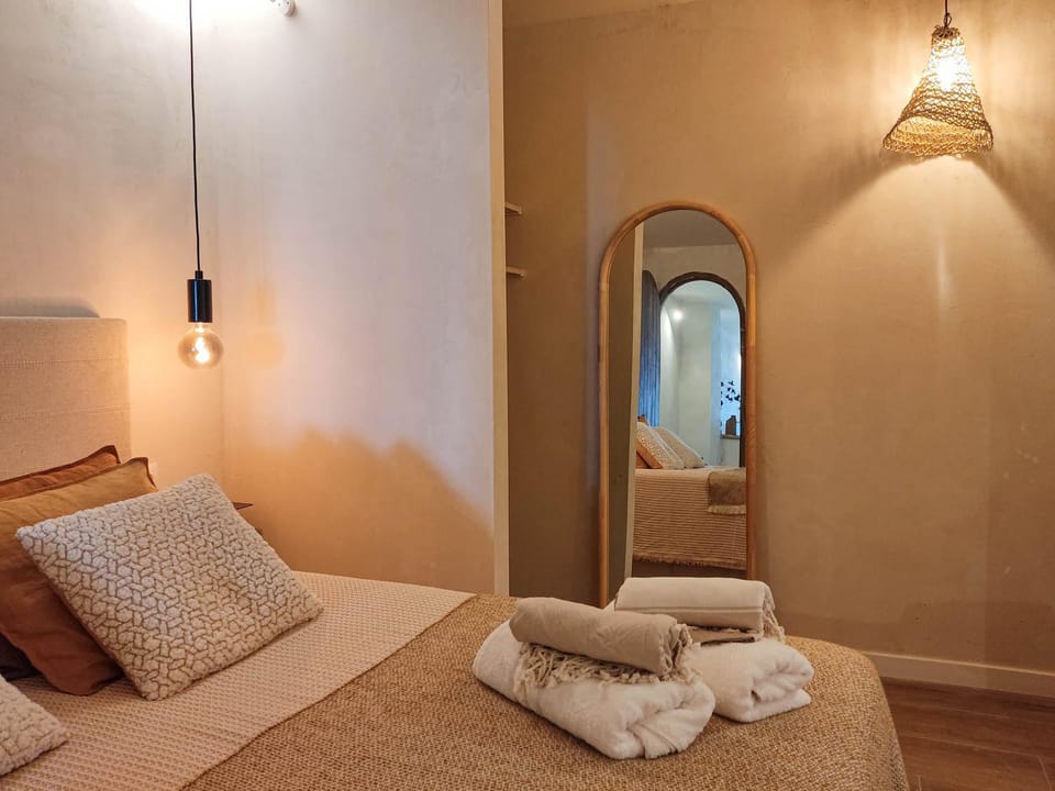 Bed, Bedroom