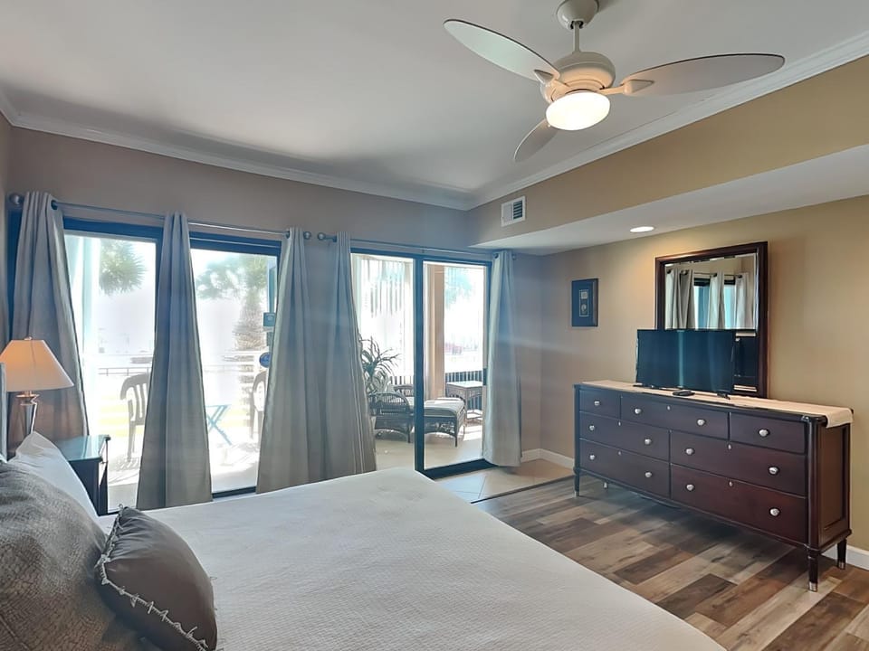 Bed, TV and multimedia, Balcony/Terrace, Bedroom, furniture, air conditioner