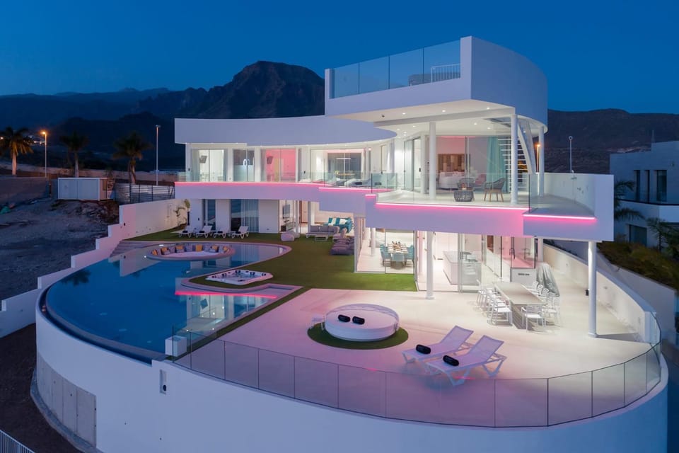 Property building, Night, Mountain view, Pool view, Swimming pool, sunbed