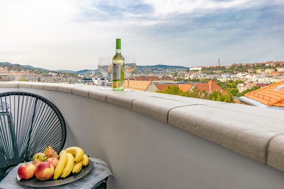 BUDACASTLE PANORAMIC LUXURIOUS FAMILY APT, FREE PARKING included Apartment in Budapest