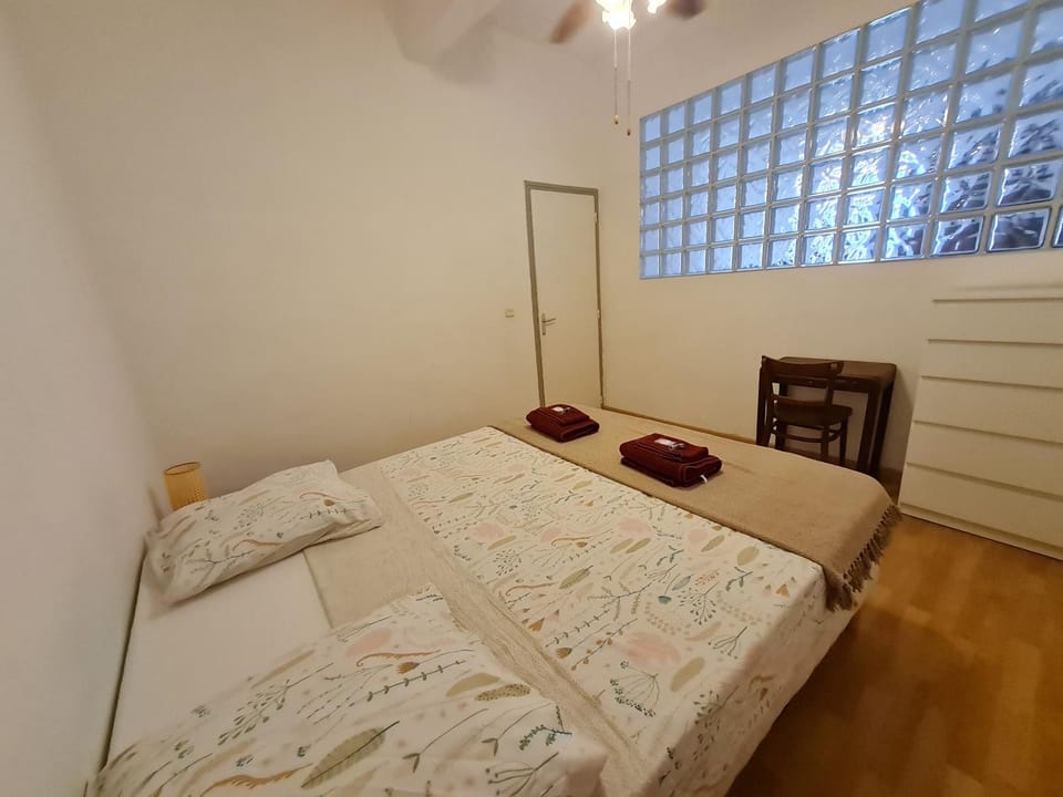 Charming authentic apartment in central location Apartment in Occitanie