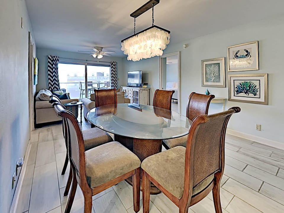 Balcony/Terrace, Living room, Seating area, Dining area, furniture
