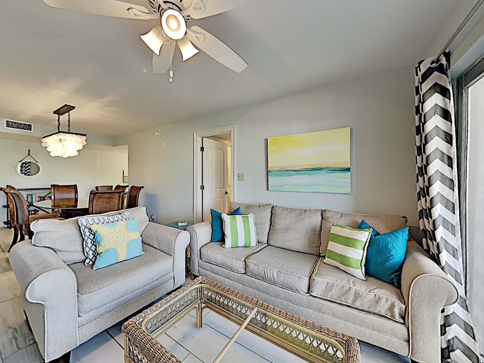 Living room, Seating area, furniture