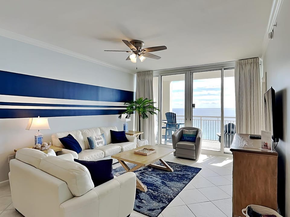 TV and multimedia, Balcony/Terrace, Living room, Seating area, Sea view, furniture