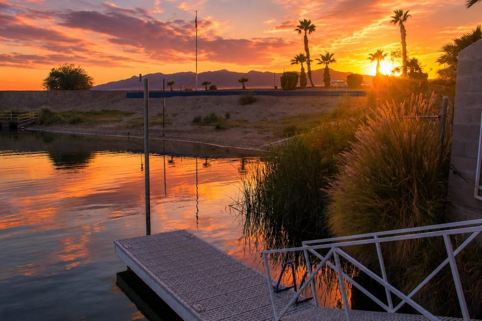 RIVERFRONT RUBY RED HOME WITH PRIVATE DOCK & View House in Bullhead City