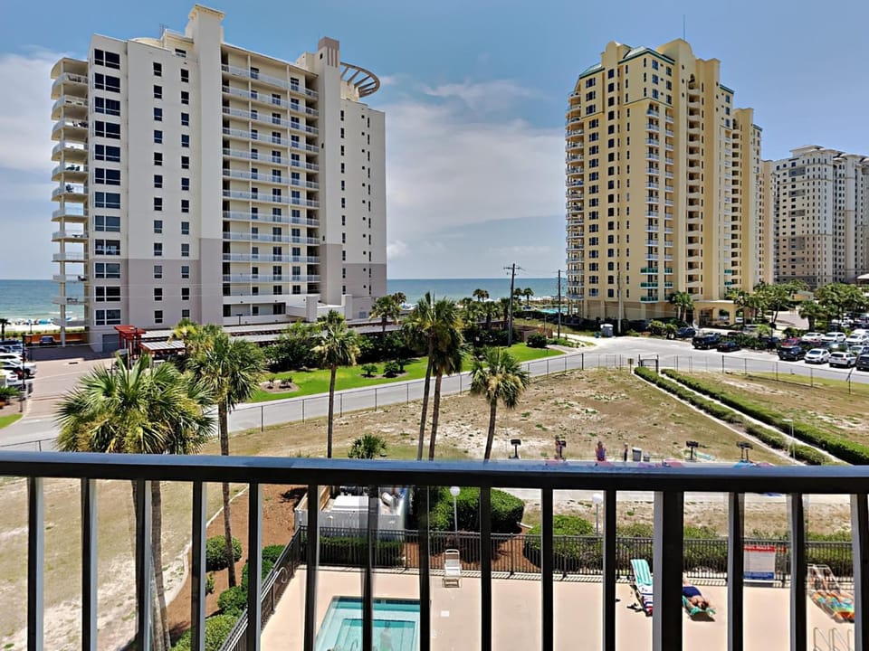 Property building, Balcony/Terrace, Beach, Sea view, Swimming pool