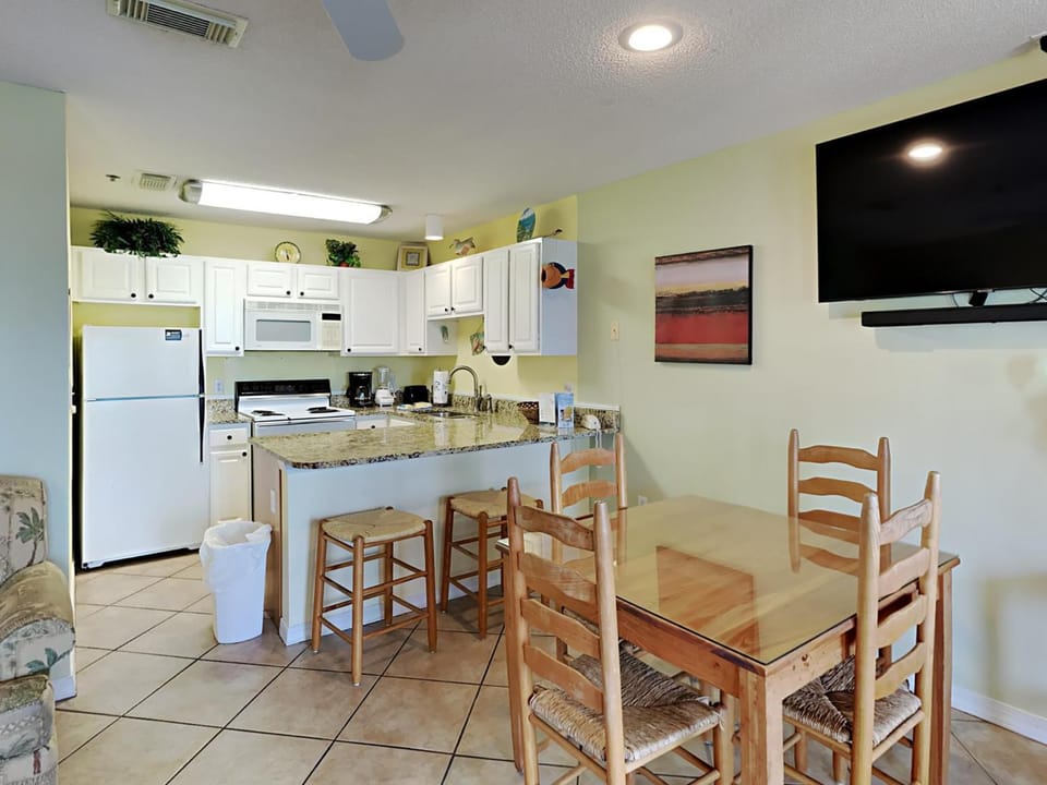 TV and multimedia, Kitchen or kitchenette, Seating area, Dining area, furniture, microwave, oven, stove