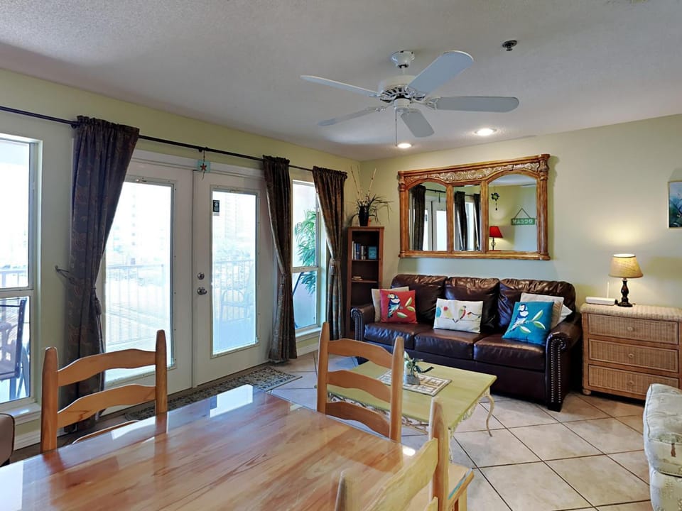Balcony/Terrace, Living room, Seating area, furniture