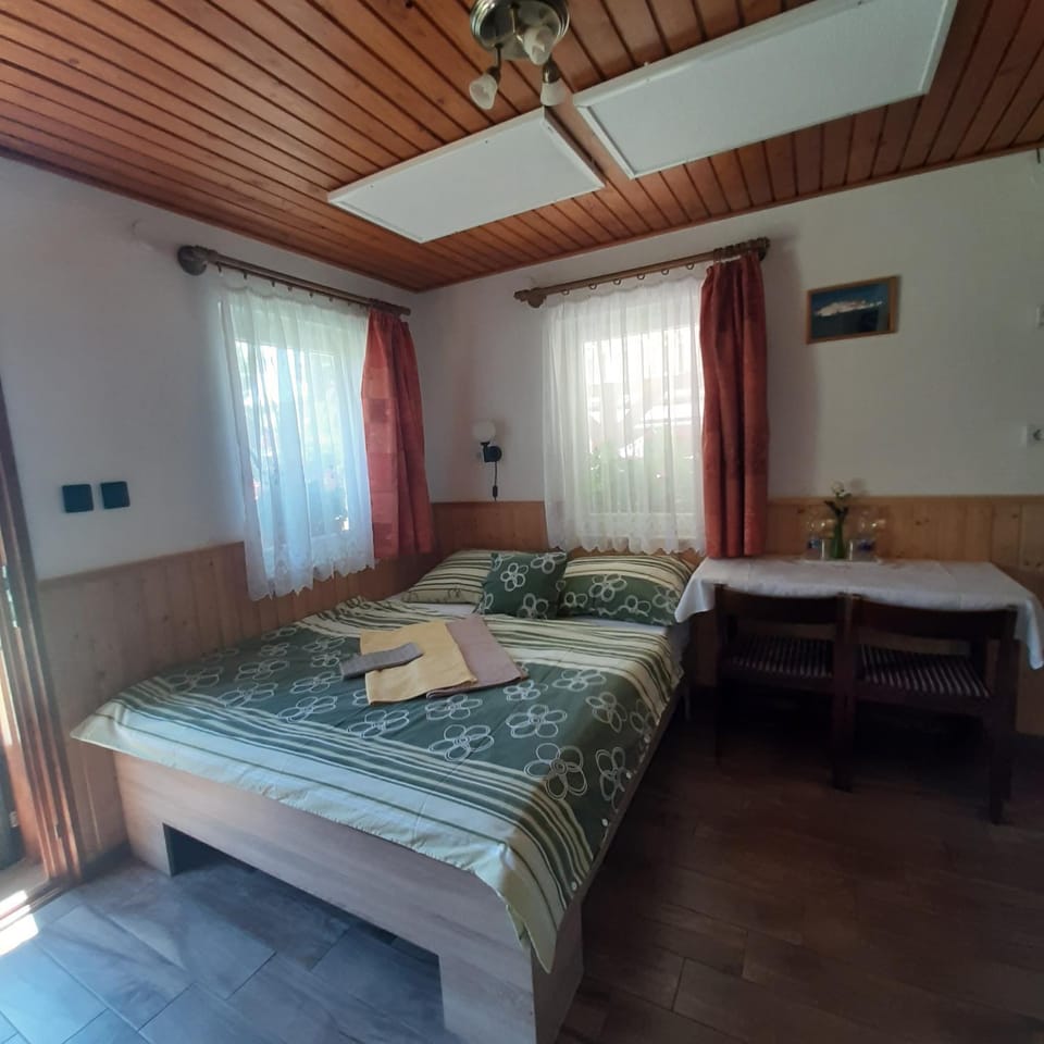 Bed, Photo of the whole room
