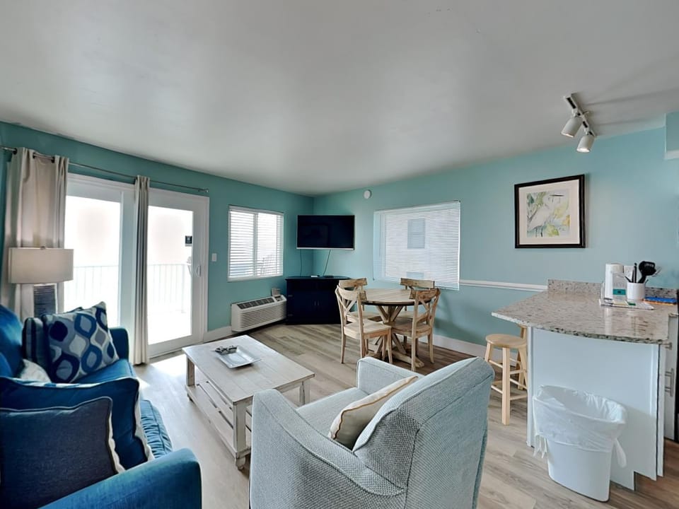 TV and multimedia, Living room, Seating area, Dining area, furniture, air conditioner