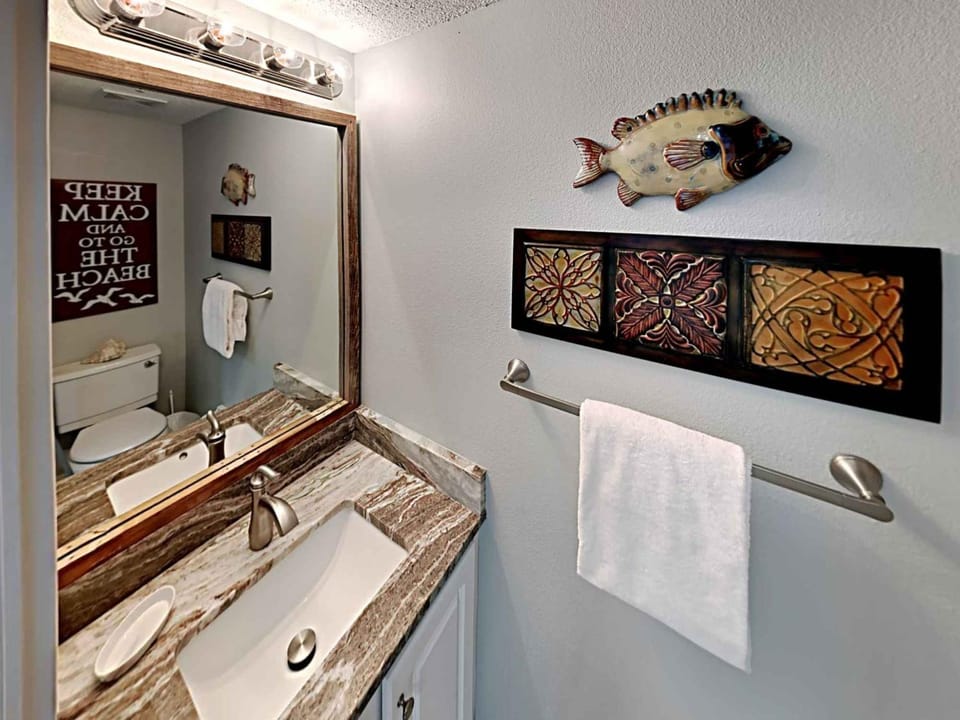 Toilet, Bathroom, towels