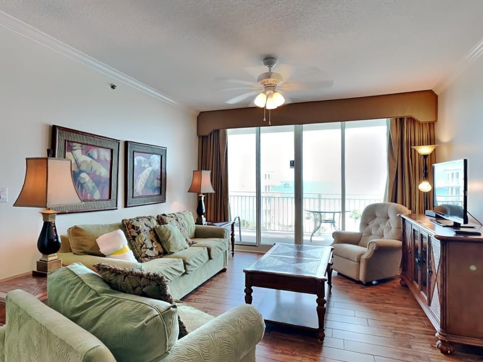 TV and multimedia, Balcony/Terrace, Living room, Seating area, furniture