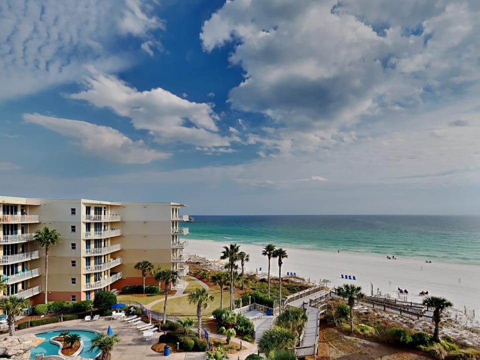 Property building, Bird's eye view, Garden, Beach, Swimming pool