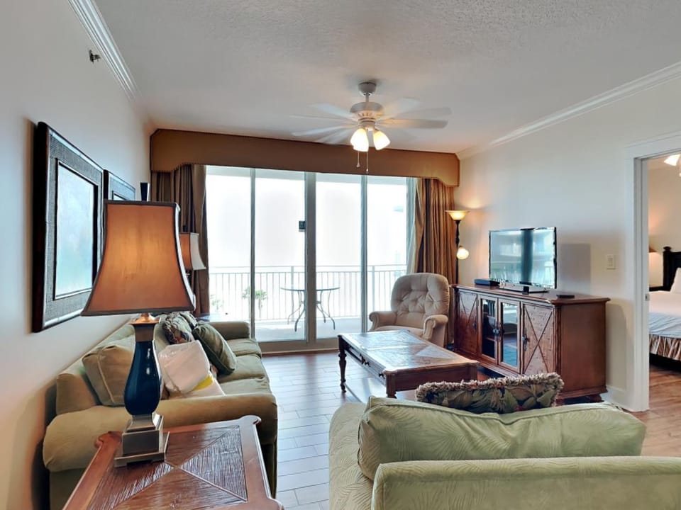 TV and multimedia, Balcony/Terrace, Living room, Seating area, furniture