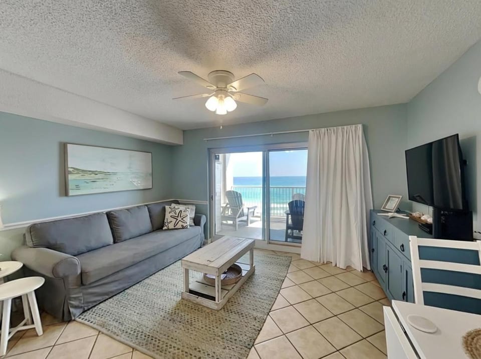 TV and multimedia, Balcony/Terrace, Living room, Seating area, Sea view, furniture