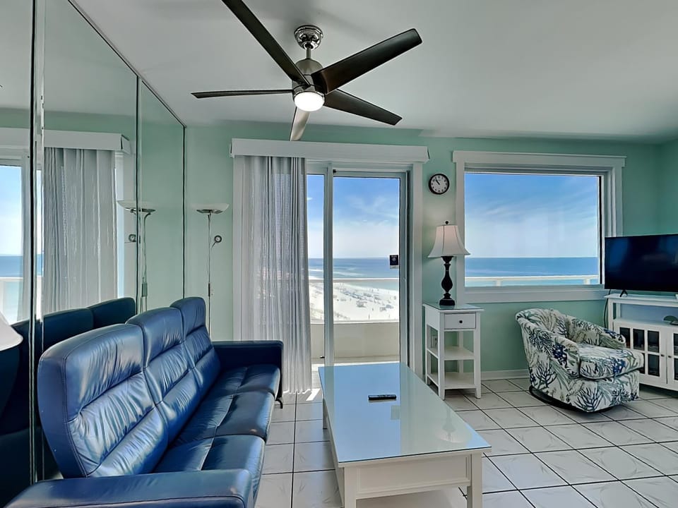 TV and multimedia, Balcony/Terrace, Living room, Seating area, Sea view, furniture
